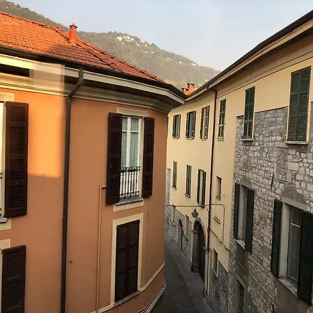 Ancient Courtyard Bonanomi 2 Bedroom Appartamento Côme