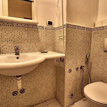 Ancient Courtyard Bonanomi 2 Bedroom Apartman